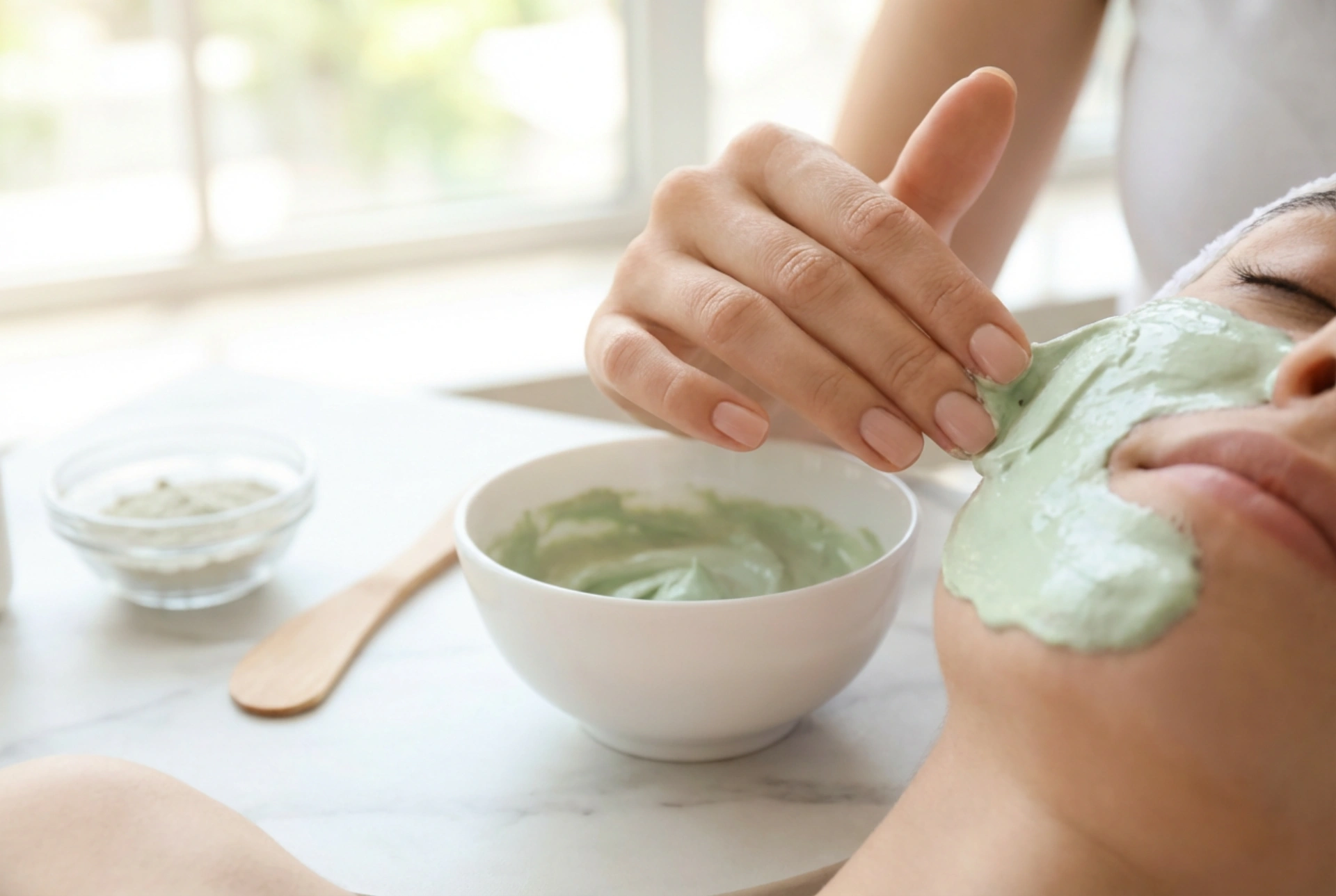 Algas no rosto: como preparar o alginato e remover a máscara corretamente