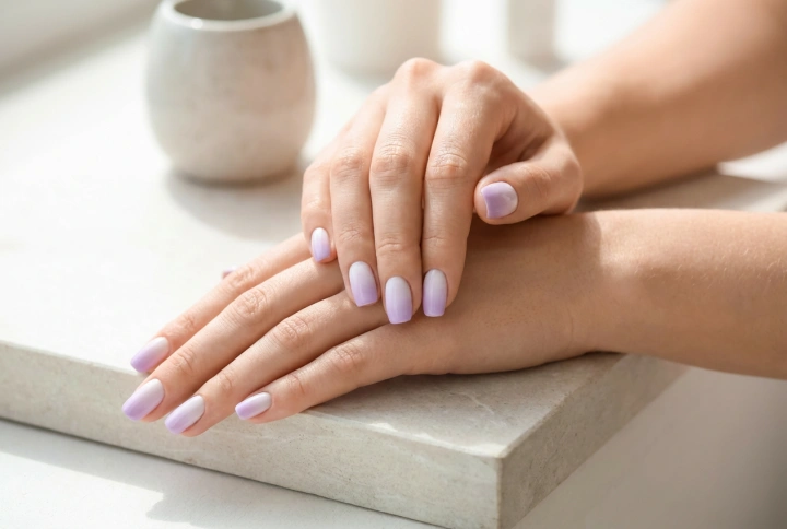 Unhas lavanda degradê: transição suave de cores passo a passo