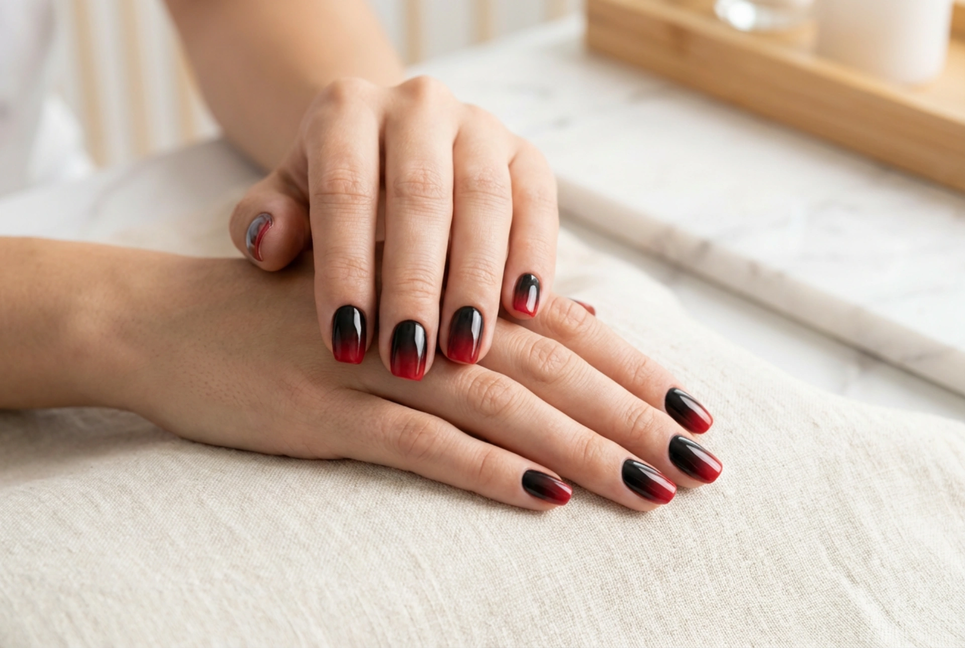Unhas ombre preto e vermelho: transição perfeita sem manchas