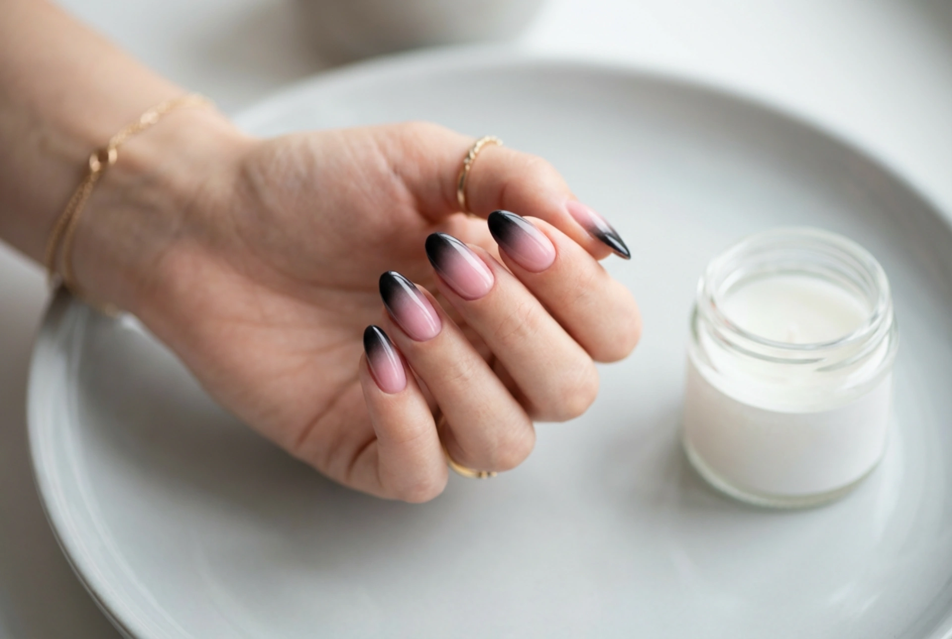 Unhas Ombré Rosa e Preto: Efeito Contrastante Sem Manchas