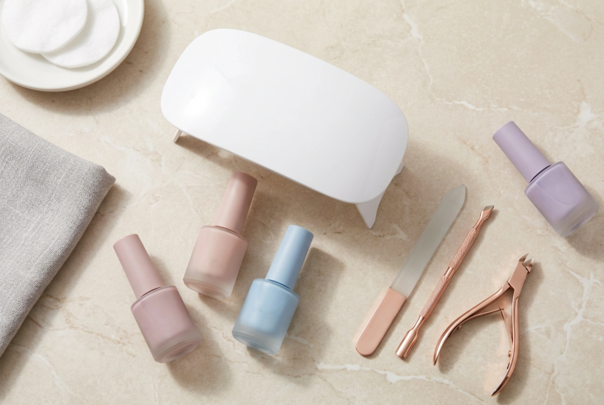 Lâmpadas UV para unhas: tipos, potências e como evitar a cura incompleta