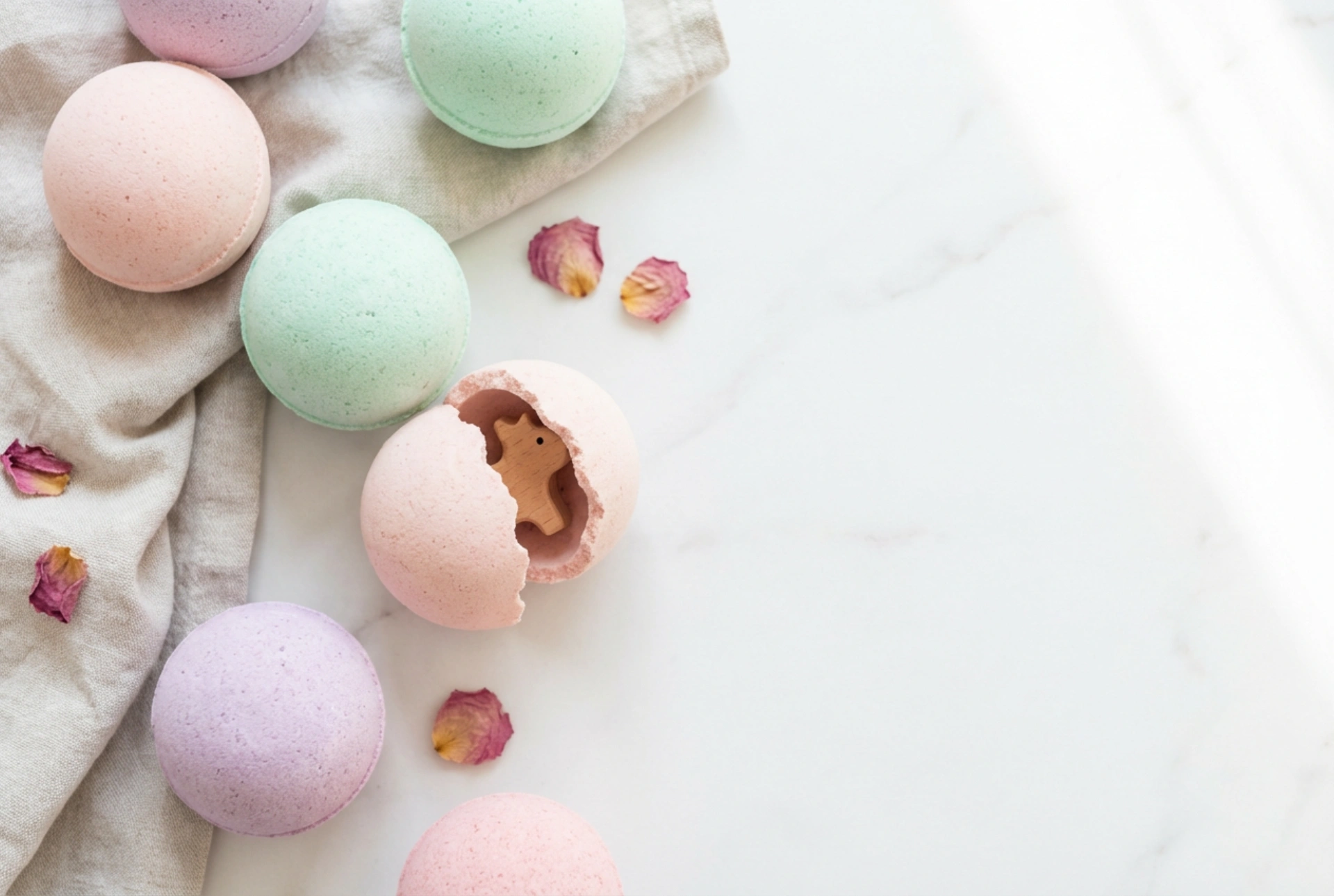 Bolas de banho com brinquedo: como criar uma surpresa espetacular