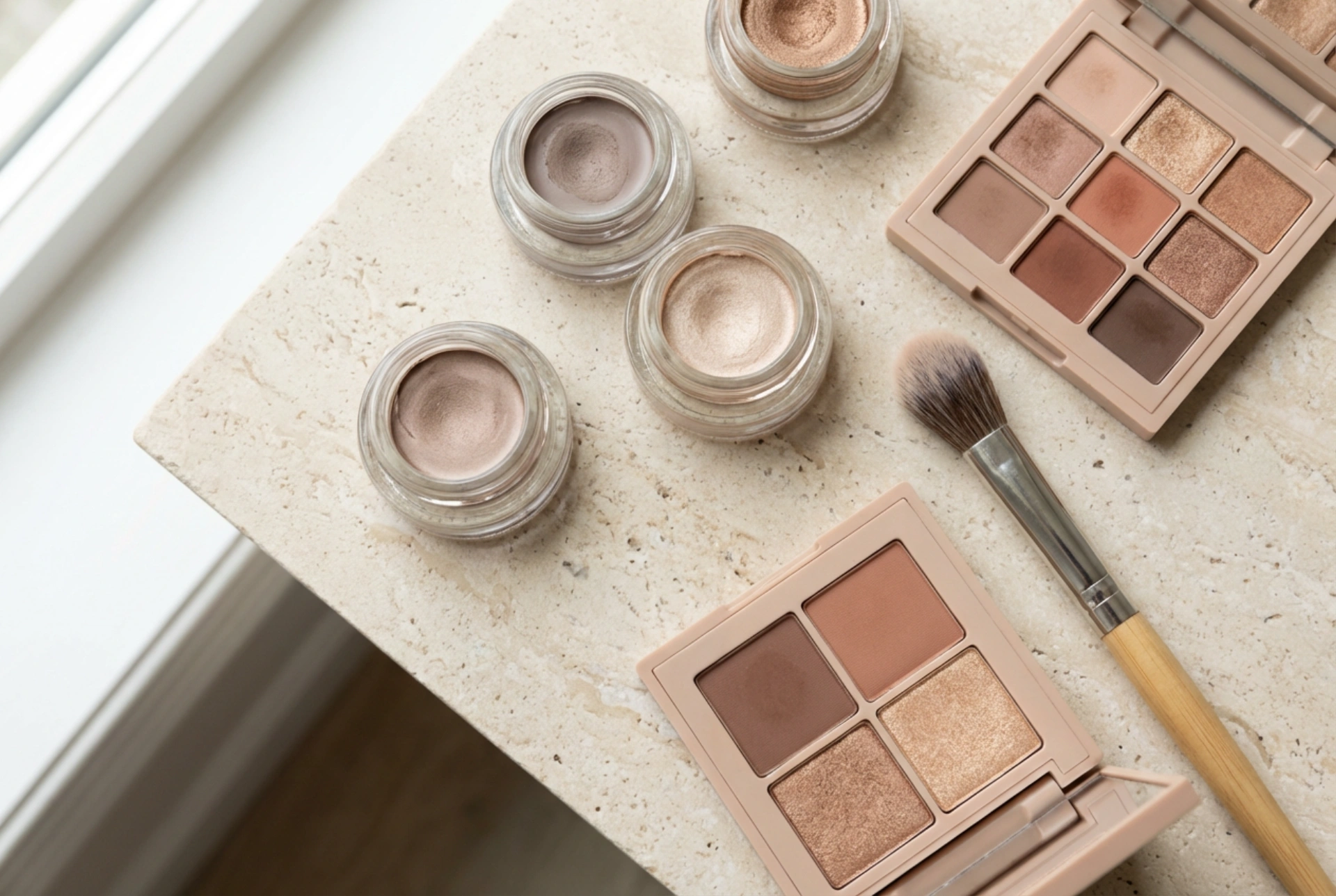 Sombras em creme: como aplicar e combinar com as em pó