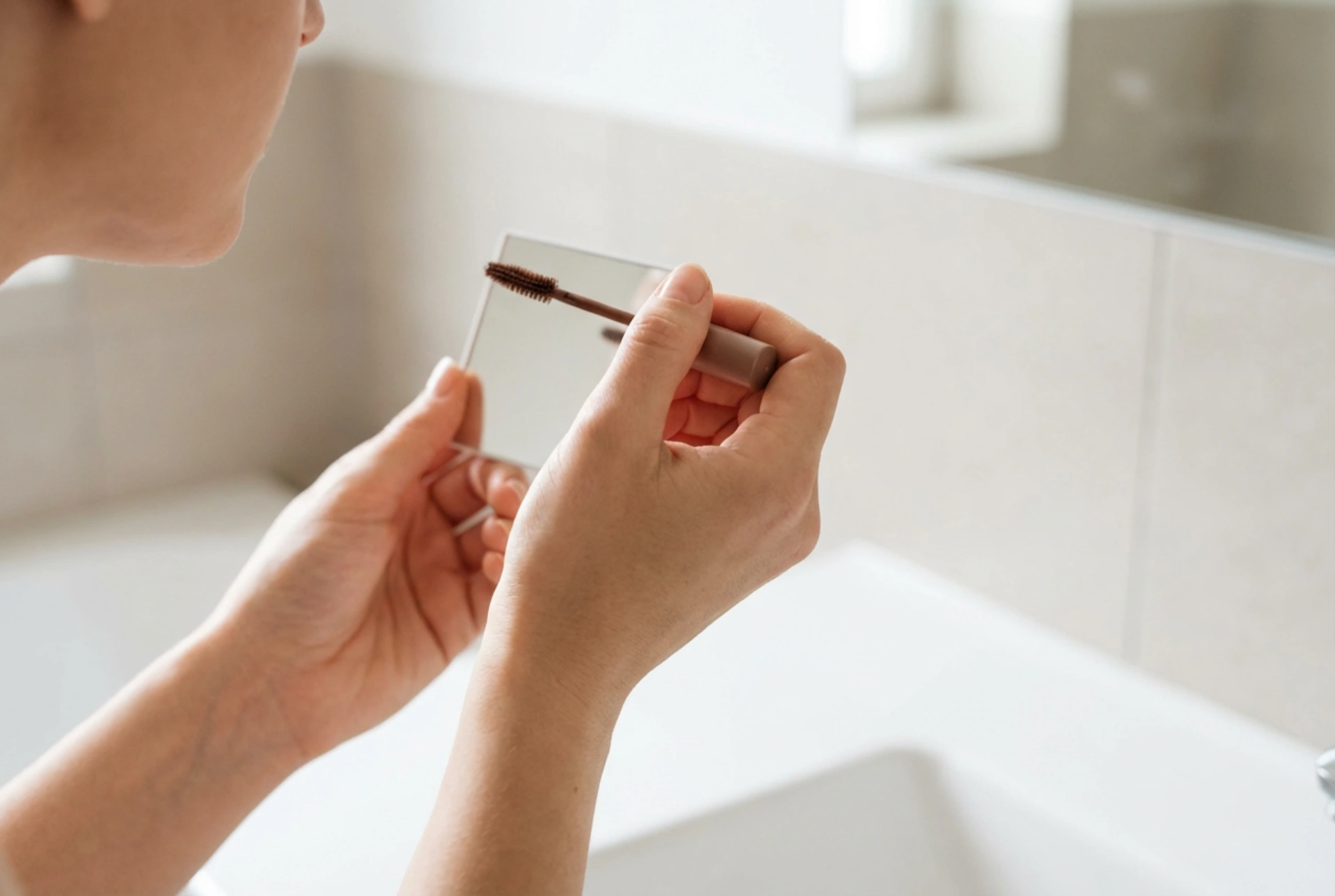 Máscara de cílios marrom na prática: para quem serve e como usar