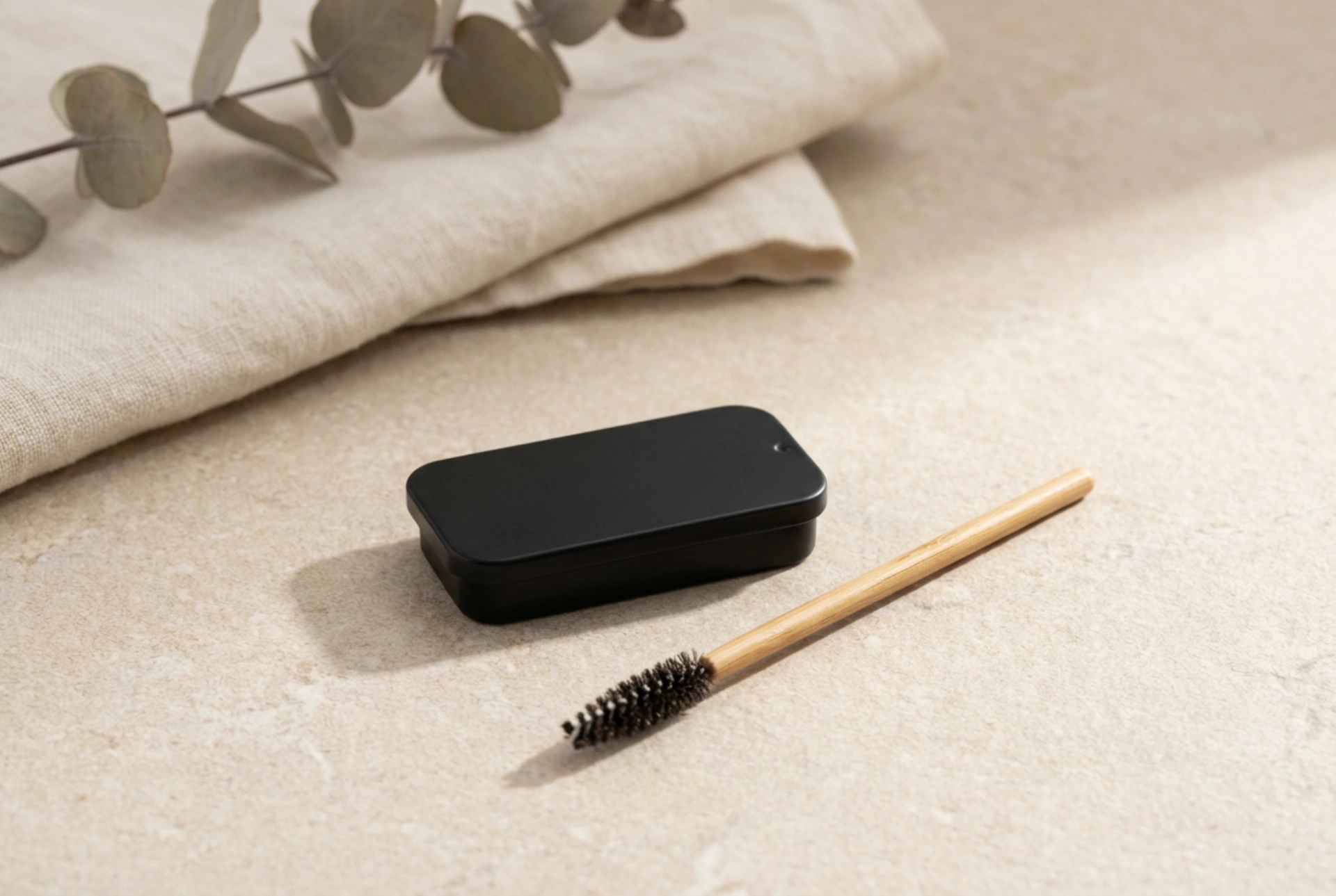 Sabonete preto para sobrancelhas: para quem serve, como aplicar e como fixar